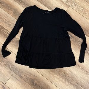 ✨3/$10✨ LOFT tiered black top